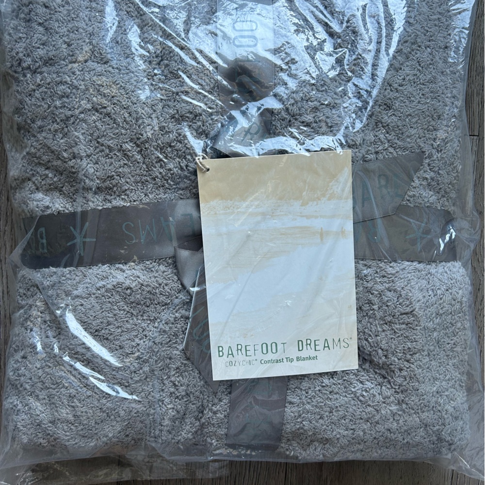 Barefoot Dreams Contrast Tip Blanket! NWT